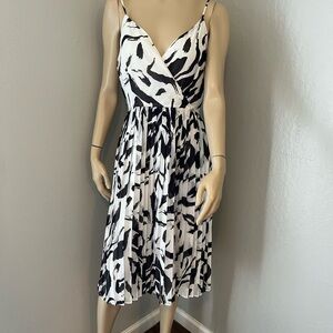 Nine West Black & White Contemporary Summer Medium Pleated Dress